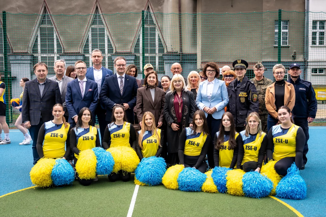 Otwarcie nowego boiska przy Zespole Szkół Ekonomiczno-Usługowych w Zabrzu / fot.: UM Zabrze