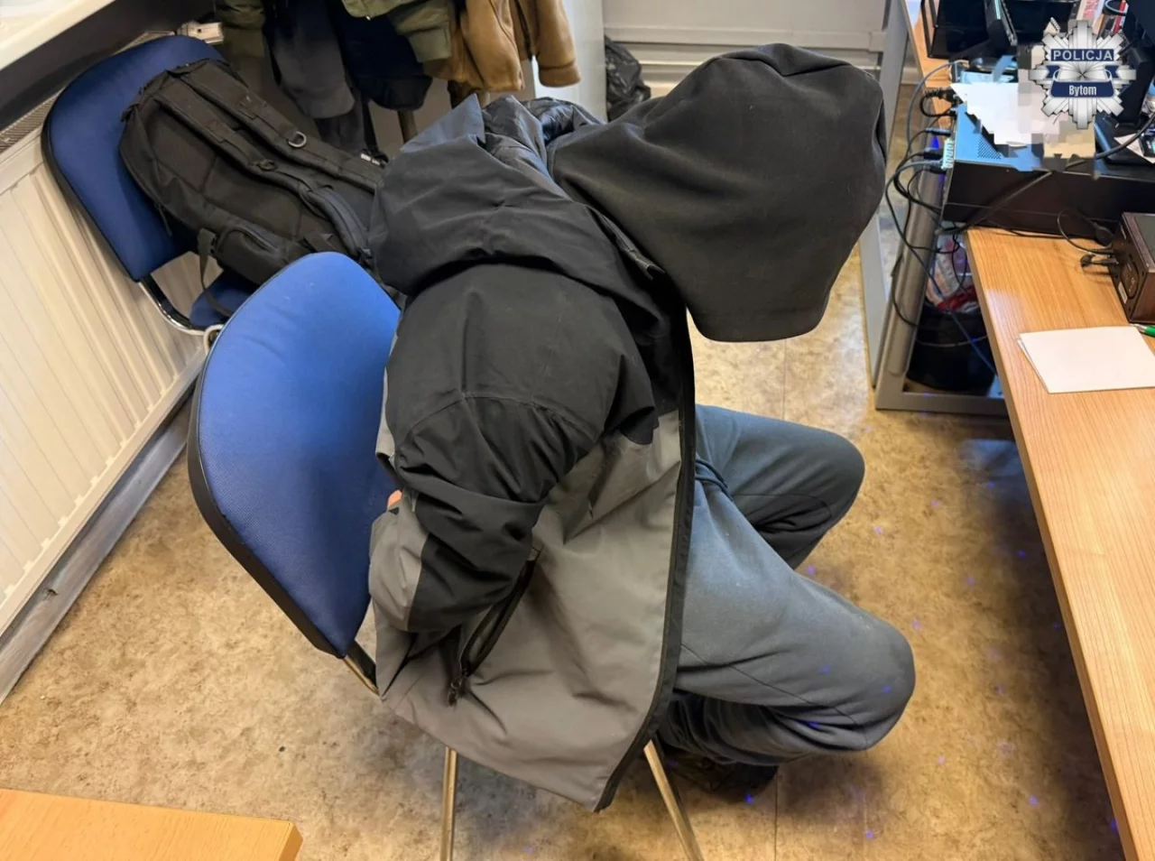 Ukradł skarbonę… razem ze stołem – nietypowa kradzież w Bytomiu