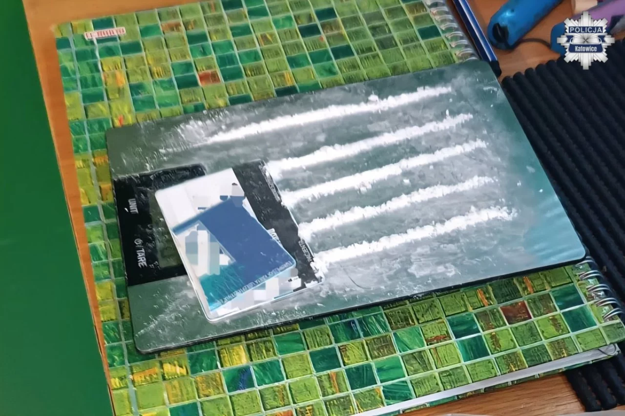 Piekary Śląskie: policja ujawnia duży arsenał narkotyków – zatrzymano dwóch mężczyzn / fot.: KPP Katowice