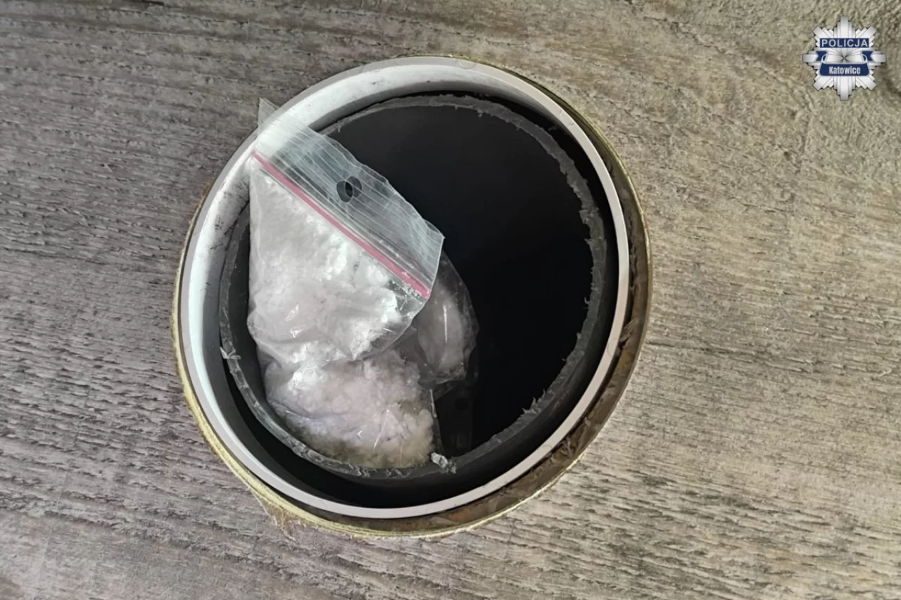 Piekary Śląskie: policja ujawnia duży arsenał narkotyków – zatrzymano dwóch mężczyzn / fot.: KPP Katowice