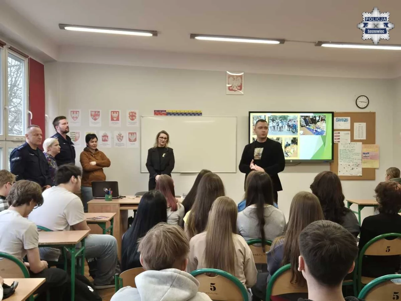 Bezpieczeństwo w sieci i przeciwdziałanie przemocy – spotkanie profilaktyczne w SP 33 w Sosnowcu / fot.: KPP Sosnowiec