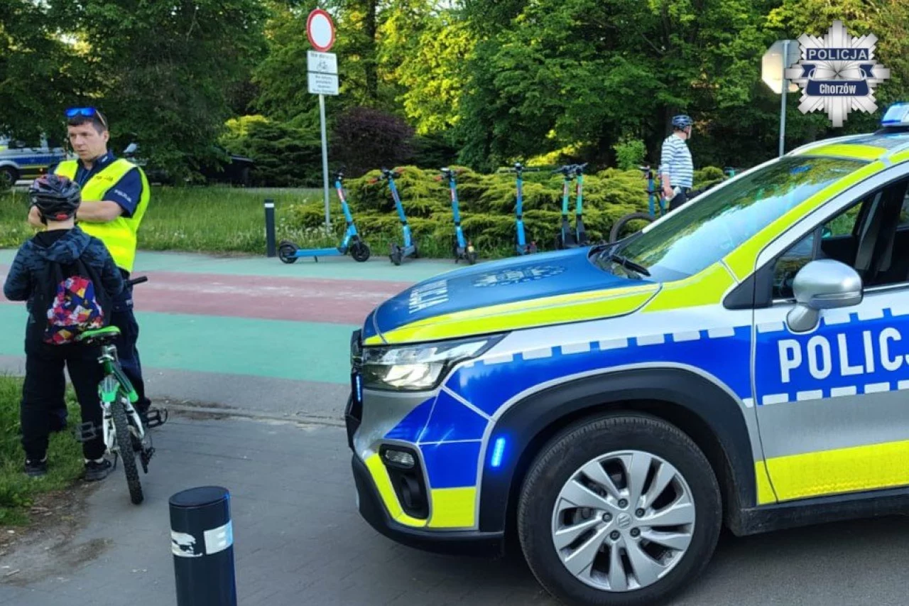 Interwencja policjantów z Chorzowa i Rybnika – zagubiony 9-latek bezpiecznie wrócił do rodziny / fot.: KPP Chorzów