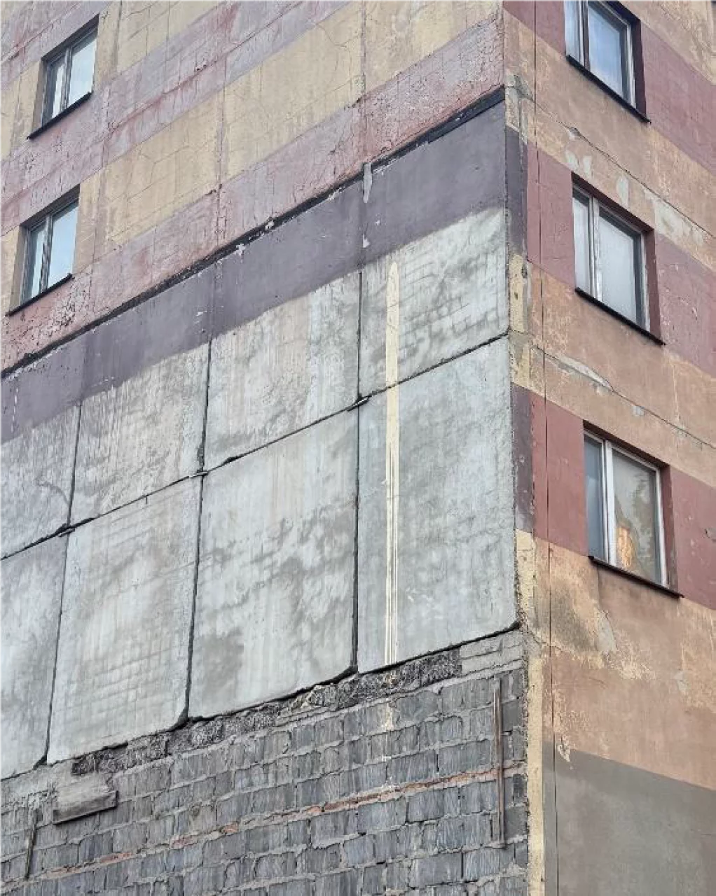 Stary, niszczejący budynek przy ul. Daszyńskiego 70, który ma zostać rozebrany / fot.: ZBM I TBS